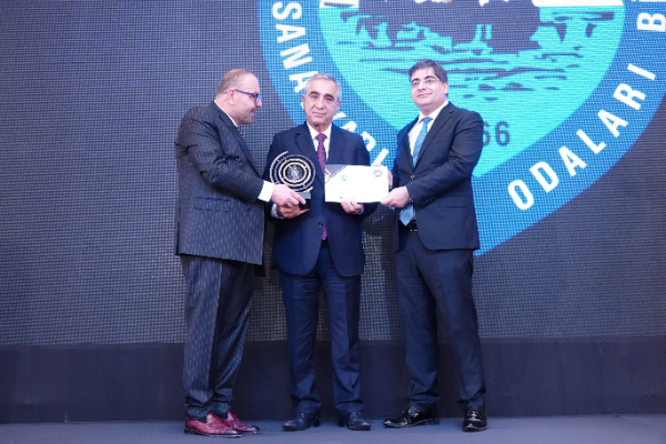 Mersin ESOB Yönetim Kurulu Başkanı Sarı, Yılın Başarılı Esnaf Ödülü’nü aldı