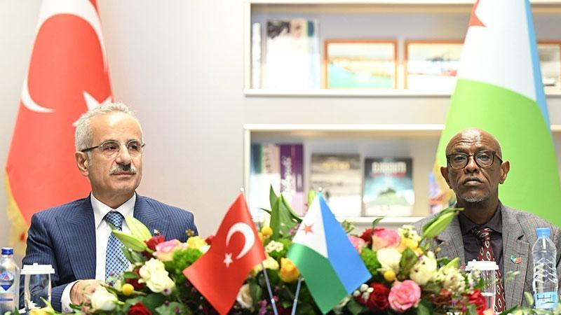 Bakan Uraloğlu, Cibutili mevkidaşı Mohamed ile bir araya geldi