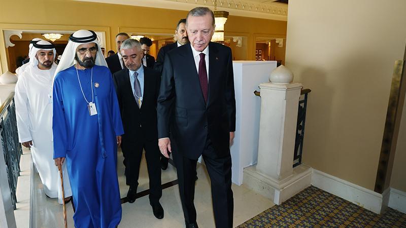 Cumhurbaşkanı Erdoğan, zirve alanına El Mektum ile yürüyerek geldi