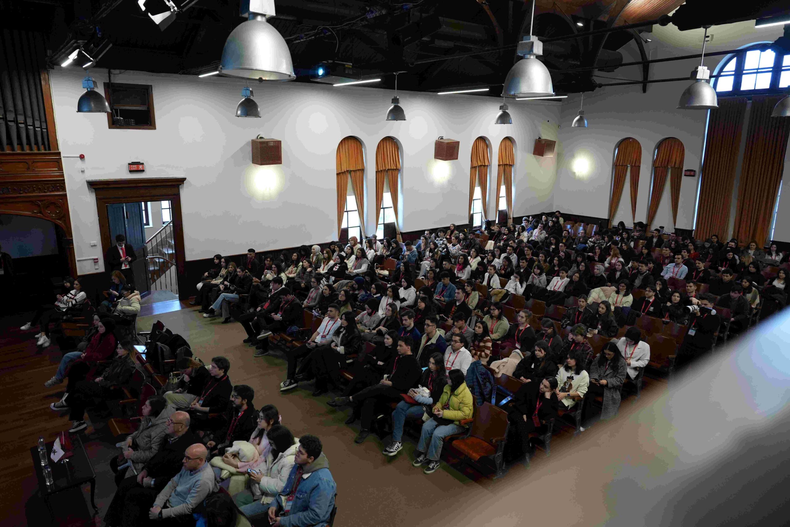 Gençlerin yüzde 83,2’si Türkiye’deki global şirketlerde çalışmayı hedefliyor