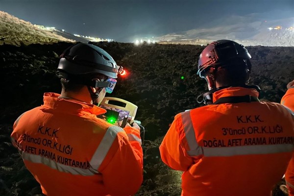 3’üncü Ordu Komutanlığı, Erzincan’da arama-kurtarma çalışmalarına destek sağlıyor