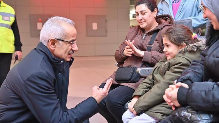 Bakan Uraloğlu, Gayrettepe-Kağıthane Metro Hattı'nı kullandı