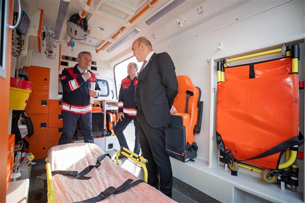 İzmir’de 112 Acil Kurtarma Sağlık ambulans sistemi hayata geçirildi