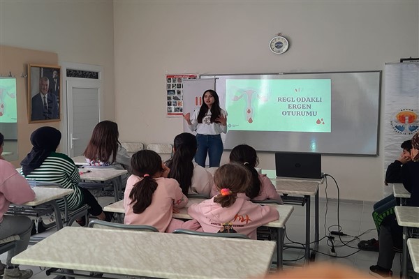 Adana’da ‘Regl Odaklı Ergen Oturumu’ düzenlendi