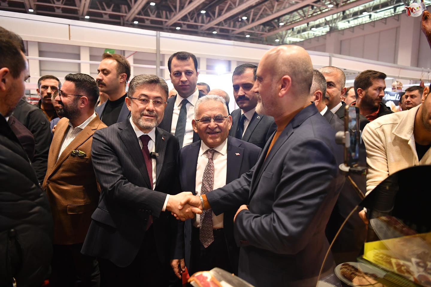 Bakan Yumaklı ve Başkan Büyükkılıç,  tarım fuarını ziyaret etti