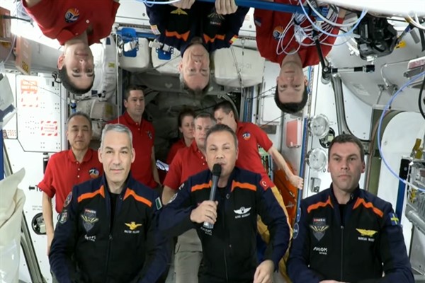 Türkiye’nin ilk astronotu Alper Gezeravcı’nın dünyaya dönüş yolculuğu başlıyor