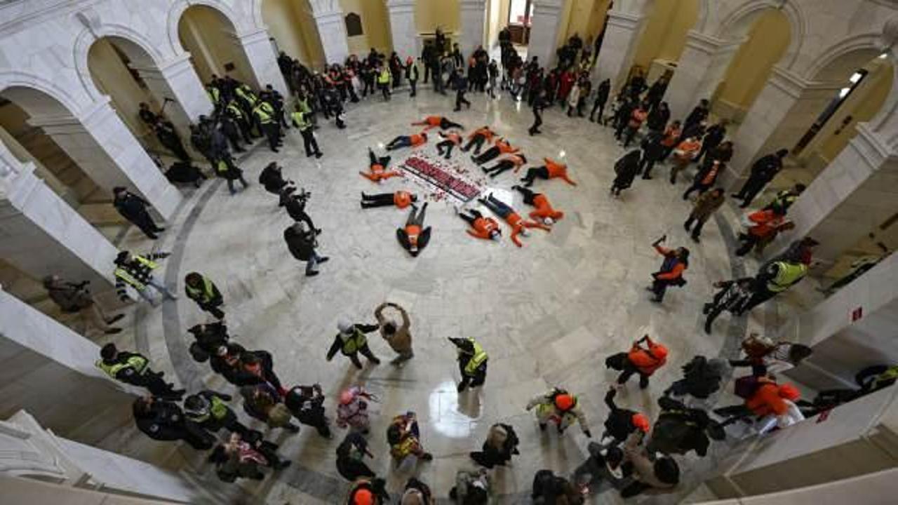 ABD Kongre binasında yaşandı! Gazze için pankart açan Amerikalılar gözaltında