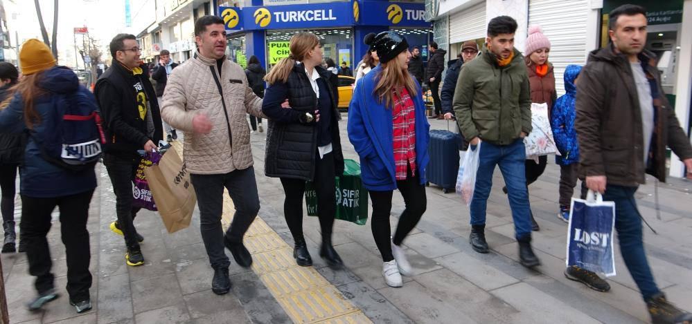 İran’daki 4 günlük tatil Van esnafının yüzünü güldürdü