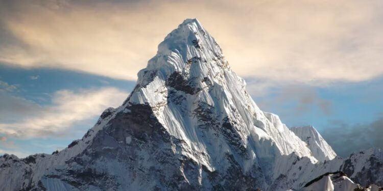 Everest dağını kokutmayı 'başardılar!'