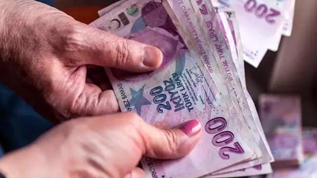 Milyonlarca emekliyi sevindiren haber! Ek zam ve 10 bin TL kararı Resmi Gazete'de