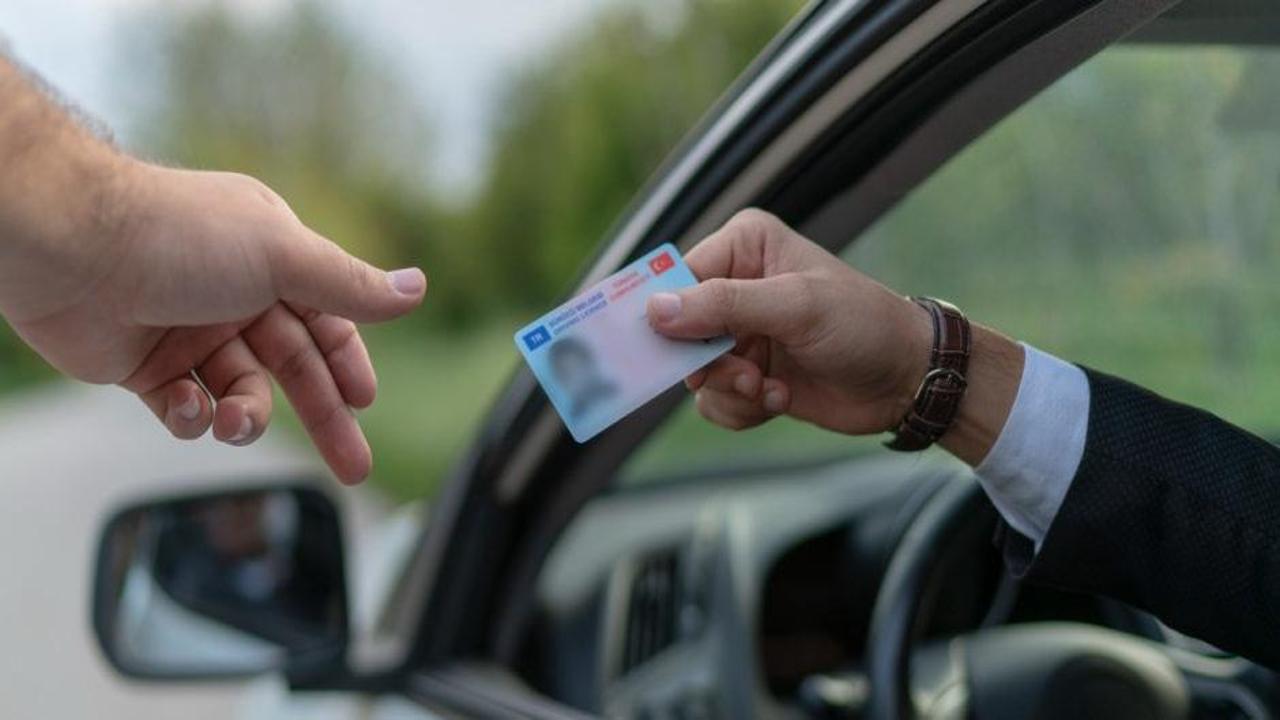 Ehliyeti eski ve yeni olanlar dikkat! Ceza alabilirsiniz
