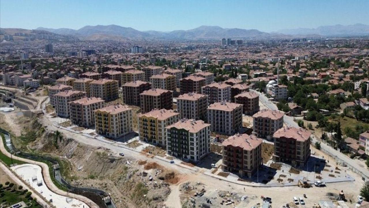 Günlüğü 2 bin liraya işçi bulunamıyor