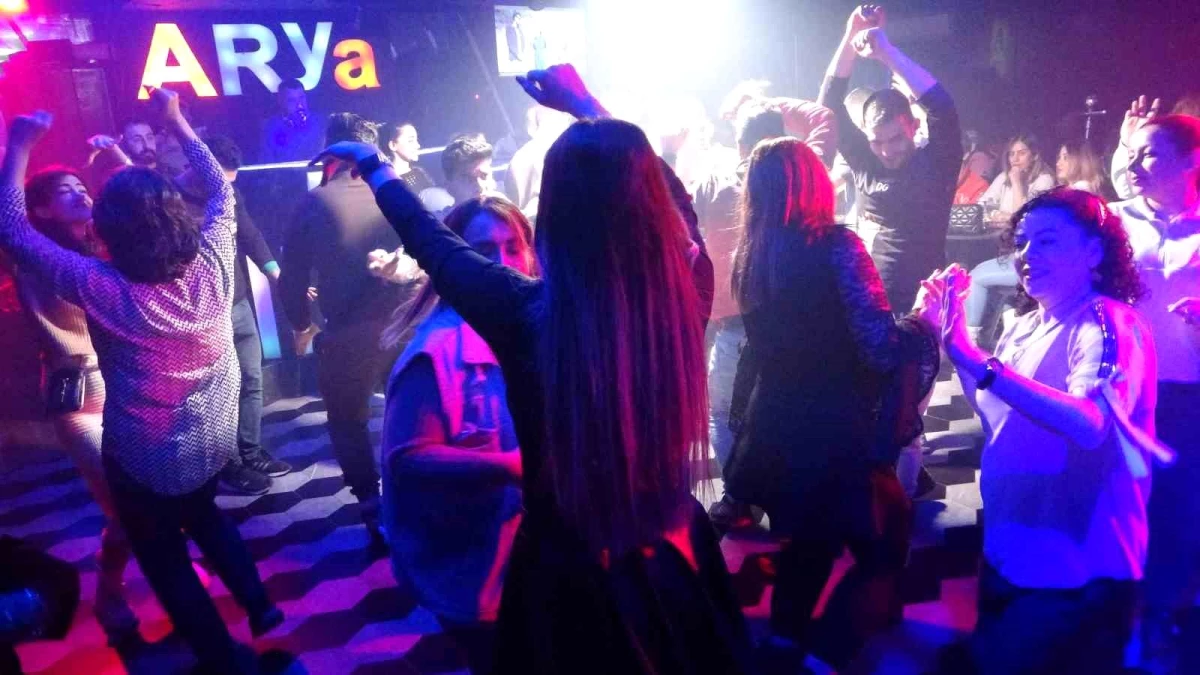 4 günlük tatili fırsat bilen İranlı turistler Van’a akın etti