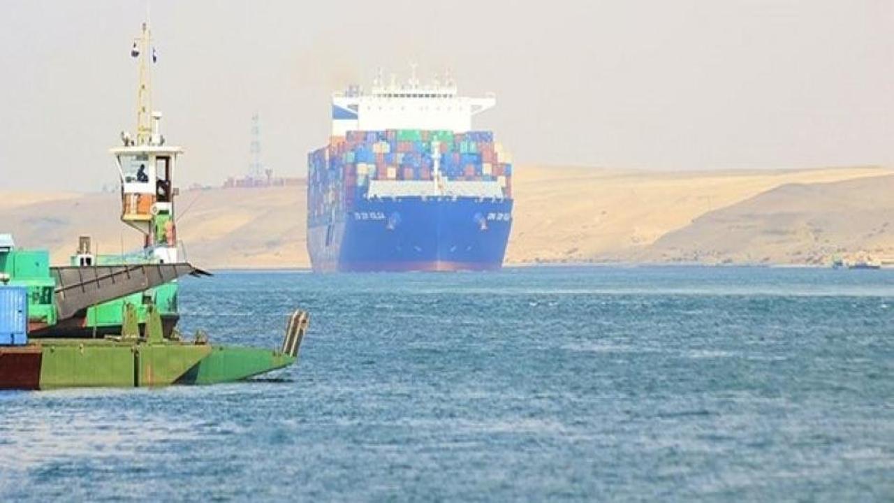 Mısır’ın Süveyş Kanalı’ndan geliri yarı yarıya azaldı