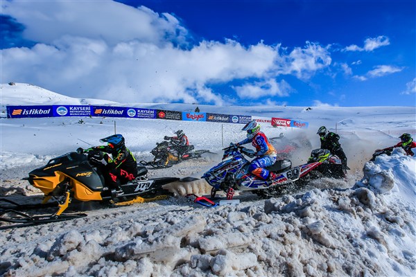 Kayseri’de Dünya Snowcross Şampiyonası düzenlendi
