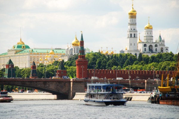 Yurt dışında 383 binden fazla Rus vatandaşı oy kullandı