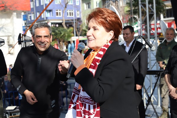 Akşener, Bandırma’da vatandaşlara seslendi