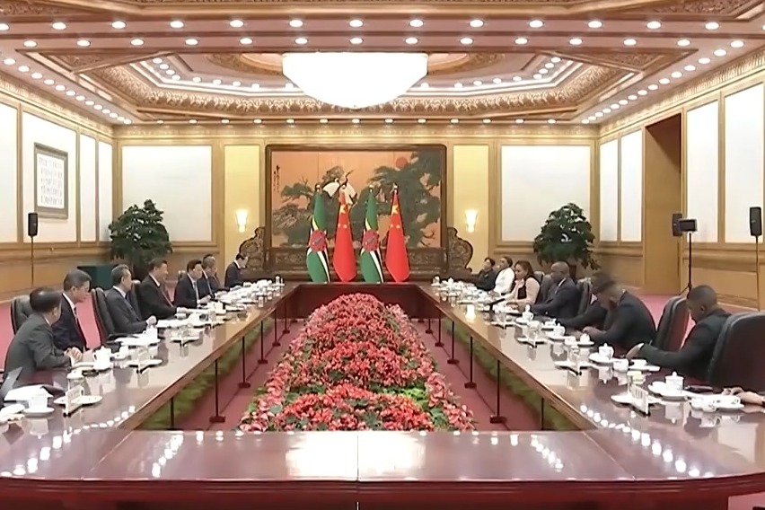 Xi Jinping, Dominika Başbakanı Skerrit’le görüştü