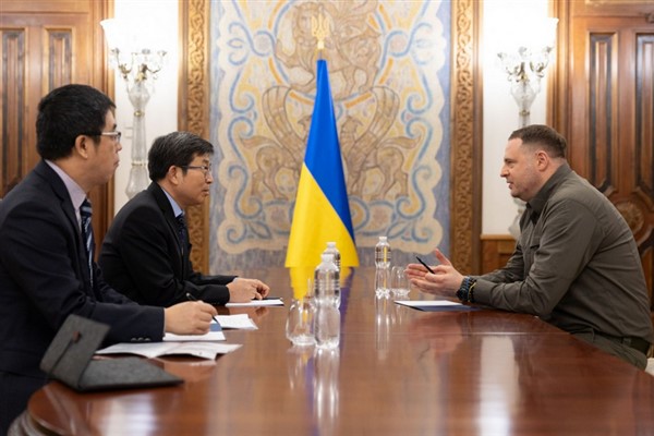 Yermak, Çin’in Ukrayna Büyükelçisi Xianrong ile bir araya geldi