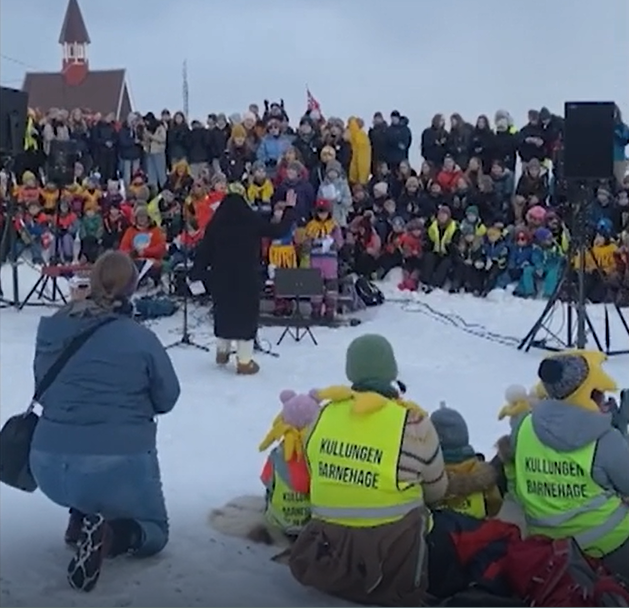 En kuzey adalarda 5 ay karanlığın ardından güneş geri geldi
