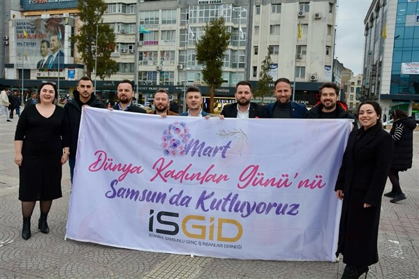 İSGİD, 8 Mart Dünya Kadınlar Gününde Samsun’da bin adet karanfil dağıttı