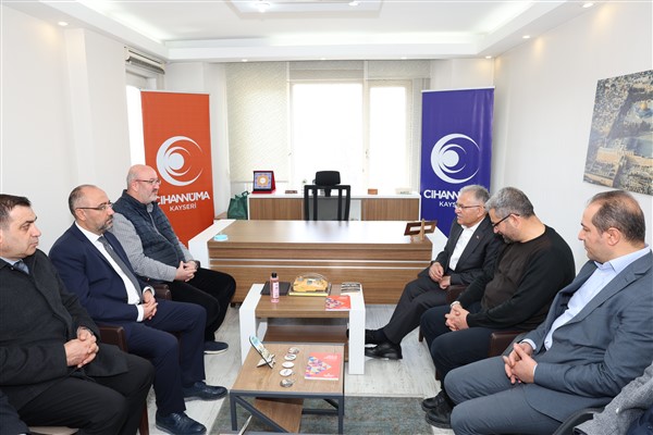 Başkan Büyükkılıç: “Başkan ve aday olarak sahanın her yerindeyiz”