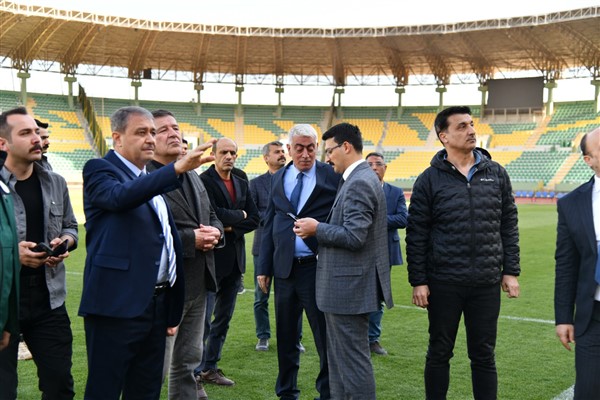 Vali Şıldak, 11 Nisan Stadyumu’ndaki çalışmaları inceledi