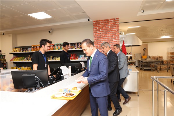 Muğla Valisi Akbıyık, KYK Yurdunda öğrencilerle iftar buluştu