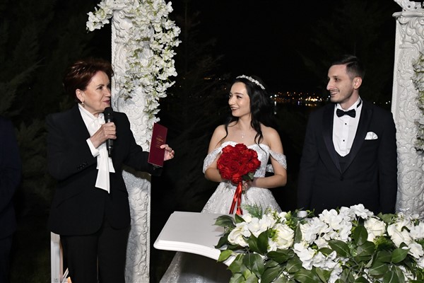 İYİ Parti Genel Başkanı Akşener, nikah şahidi oldu