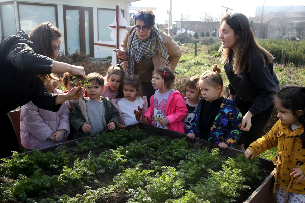 Kent Bostanları’nda çocuklara uygulamalı tarım eğitimi