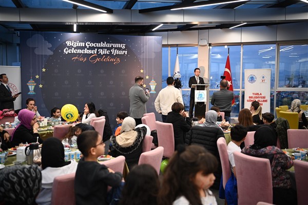 Tuzla’da geleneksel yetimler iftarı gönülleri ısıttı