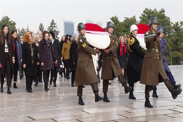 Bakan Güler’in eşi, 8 Mart Dünya Kadınlar Günü dolayısıyla Anıtkabir’i ziyaret etti