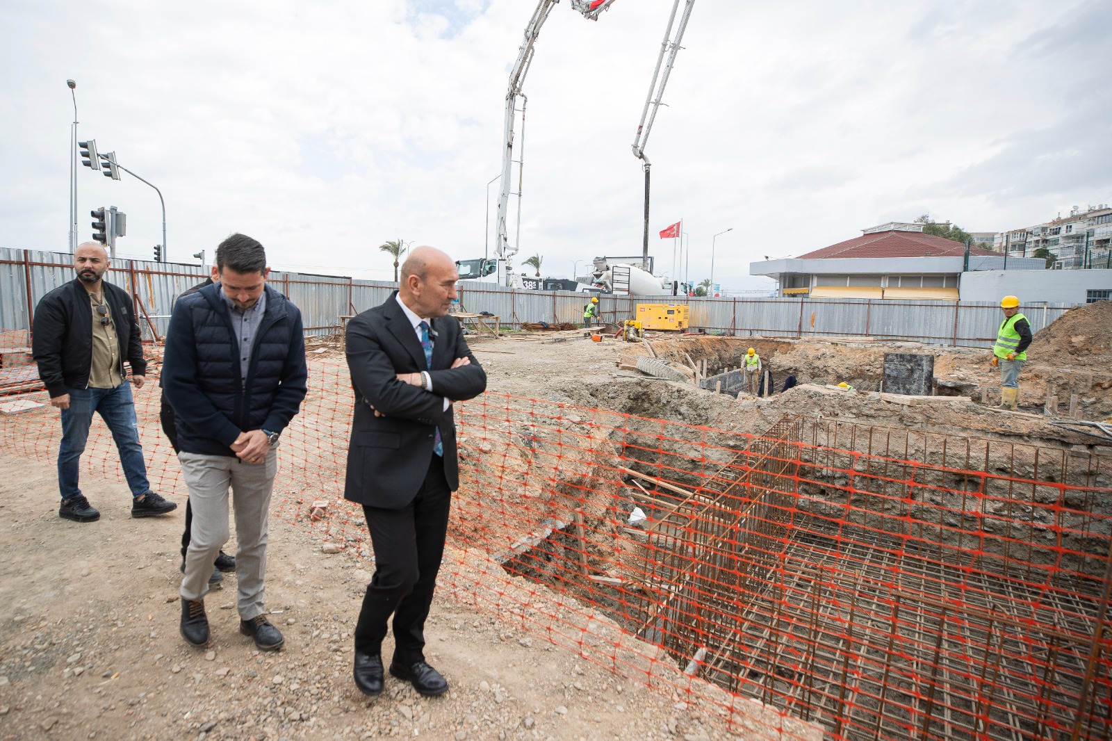 İzmir’de Karataş Yaya Üst Geçidi’nin temeli atıldı