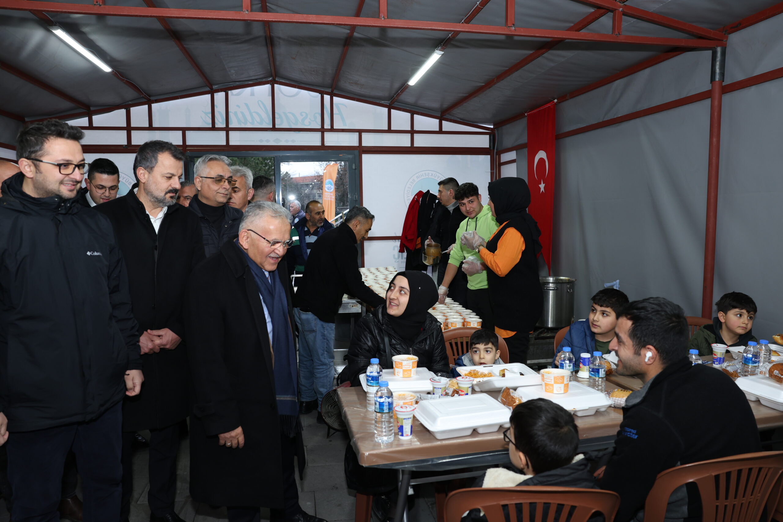 Başkan Büyükkılıç’tan iftar çadırına ziyaret