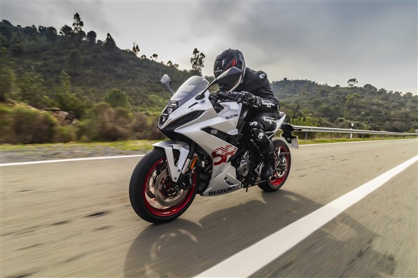 Suzuki, Motobike İstanbul’da 1000 GX ve 8R modellerini tanıtacak