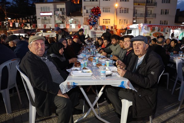 Eskişehir Büyükşehir Belediyesi, iftar programlarına devam ediyor