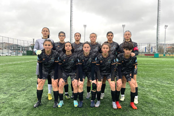 Eskişehir Büyükşehir Kadın Futbol Takımı, ilk devreyi lider tamamladı