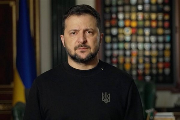 Zelenski: “Ulusal bağımsızlığımızı koruyanlara derin saygılarımızı sunuyoruz”