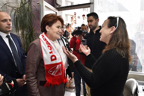 Akşener, Bolu’da esnafı ziyaret etti
