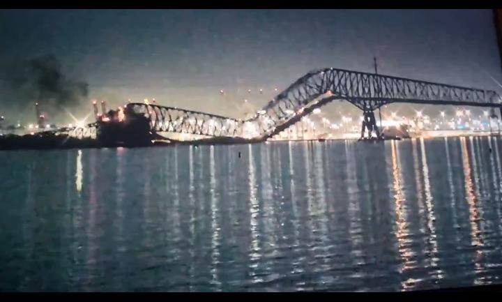 Baltimore köprüsü gemi çarpması sonucu çöktü