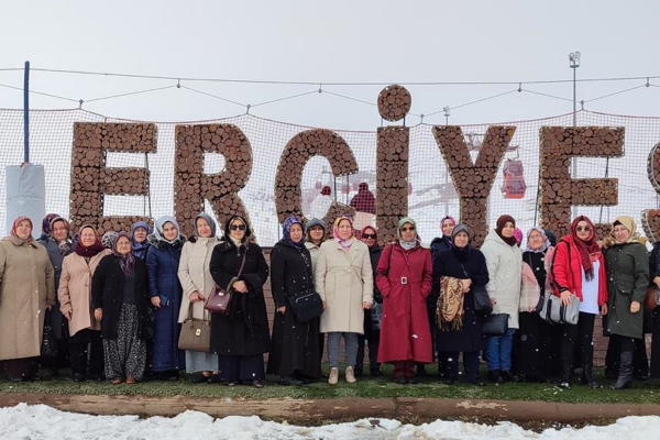 KAYMEK, Erciyes’e hiç gitmeyen 45 kadın kursiyer için gezi düzenledi