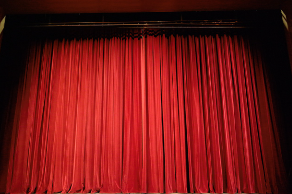 Konyalı öğrenciler, ‘Twelve Angry Women’ tiyatro oyununu sahneye taşıdı