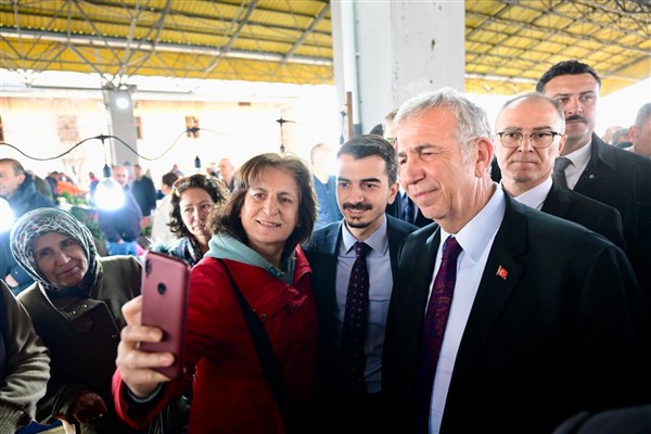 Yavaş, Keklikpınarı Kapalı Pazar Yeri’ni ziyaret etti