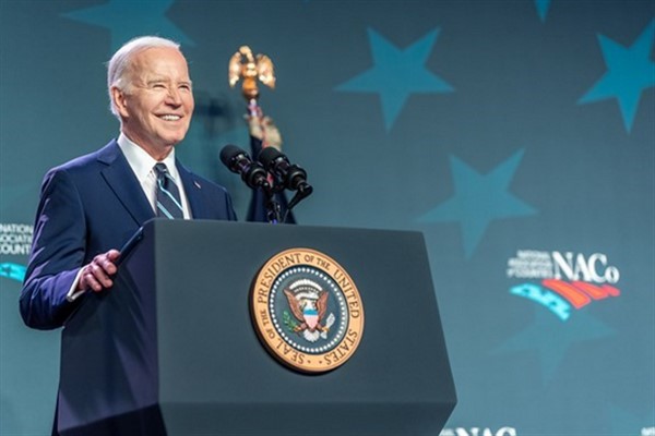 Biden: 30 milyondan fazla Amerikalı için öğrenci borcunu hafifletme yolundayız