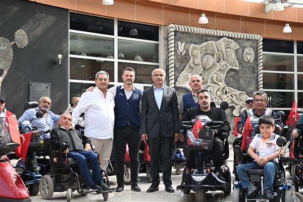 Malatya Büyükşehir Belediyesi, 50 adet akülü engelli aracını teslim etti