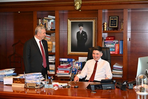 Yavaş, başkanlık koltuğunu Muhammed Uğur’a devretti