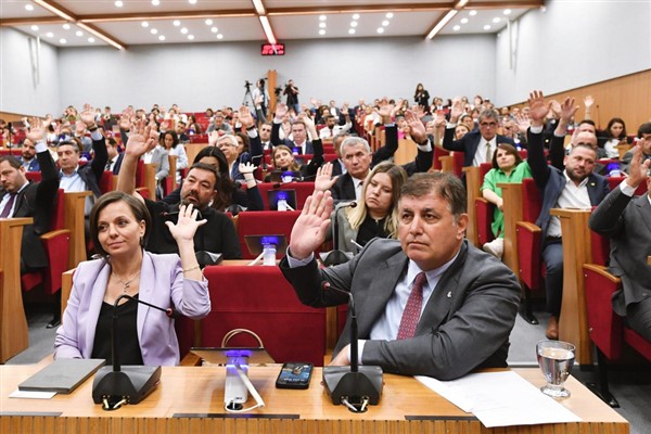 Tugay: İzmir’i Türkiye’de en düşük su fiyatına sahip il yapacağız