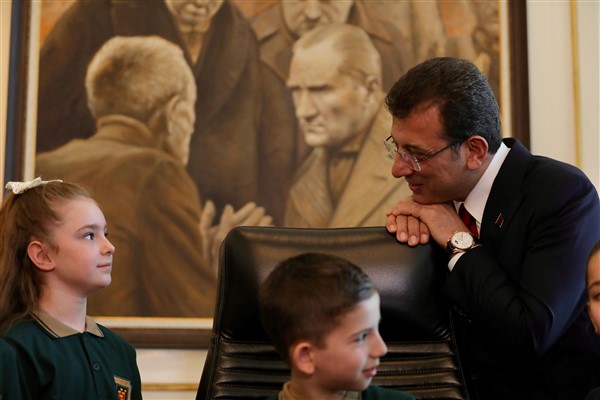 İmamoğlu, koltuğunu Ali Selim Metli’ye devretti