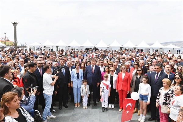 Başkan Tugay CHP’nin 23 Nisan törenine katıldı