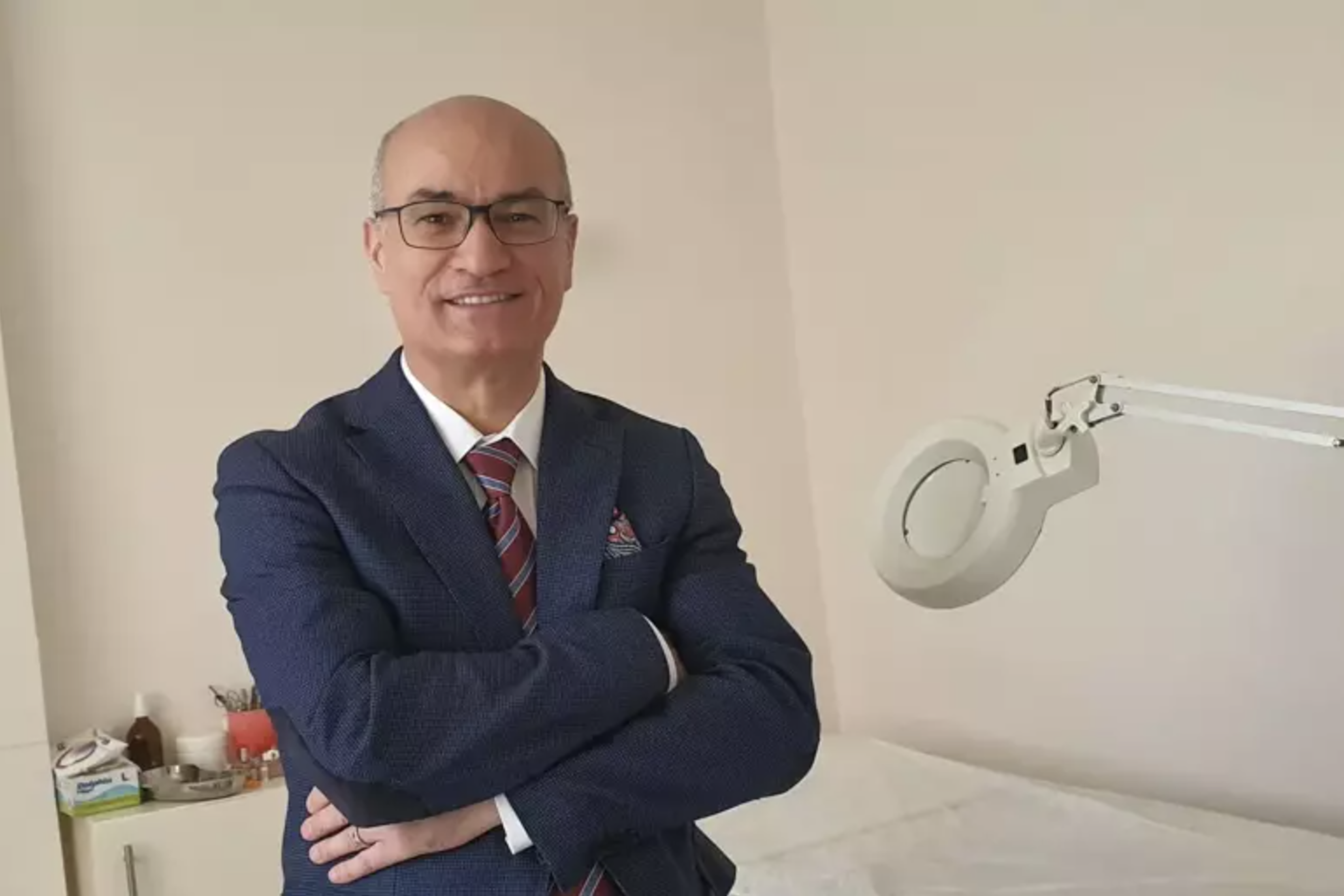 ‘Aşırı makyaj ve kozmetik yüzünden cilt bariyeri 18’li yaşlarda çöküyor’